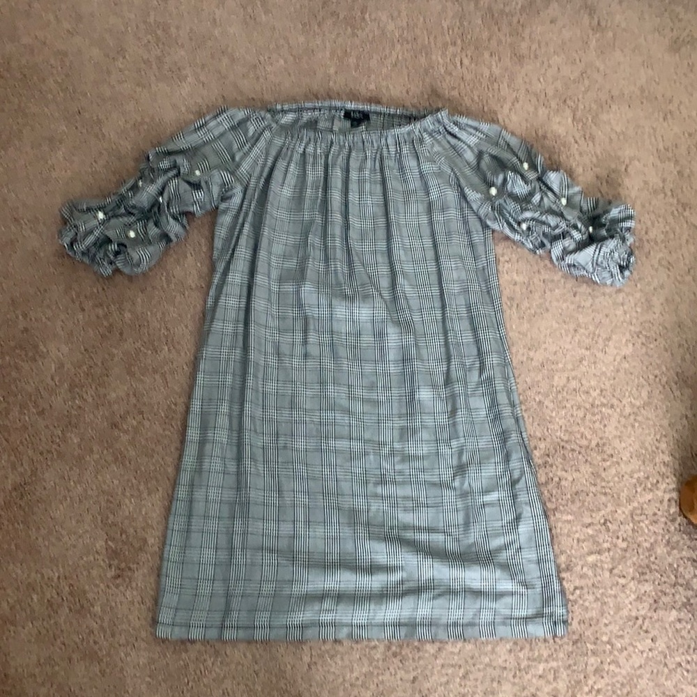 Off shoulder houndstooth shift dress